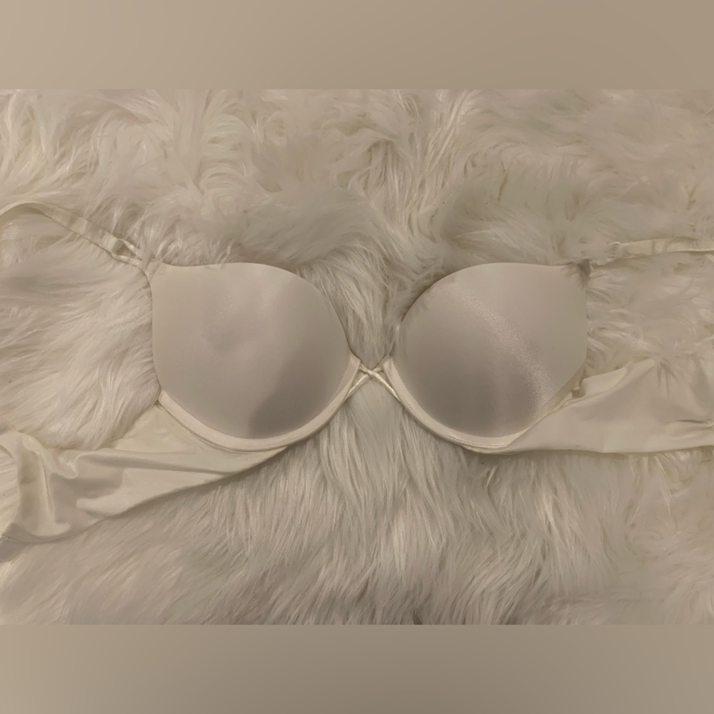 White Bombshell push-up bra by Victoria’s Secret!